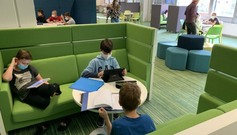 Schüler lernen im Perlenwerk der RGS Marburg
